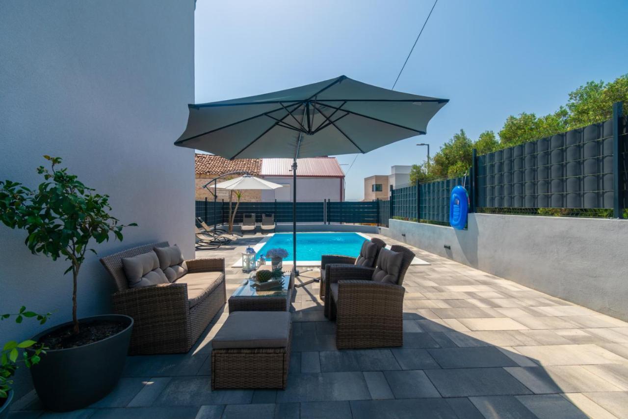 Modern Apartment With Private Pool Bibinje Exterior photo
