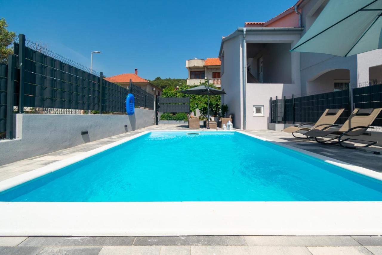 Modern Apartment With Private Pool Bibinje Exterior photo