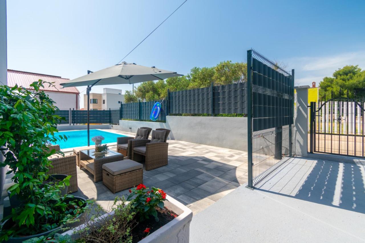 Modern Apartment With Private Pool Bibinje Exterior photo